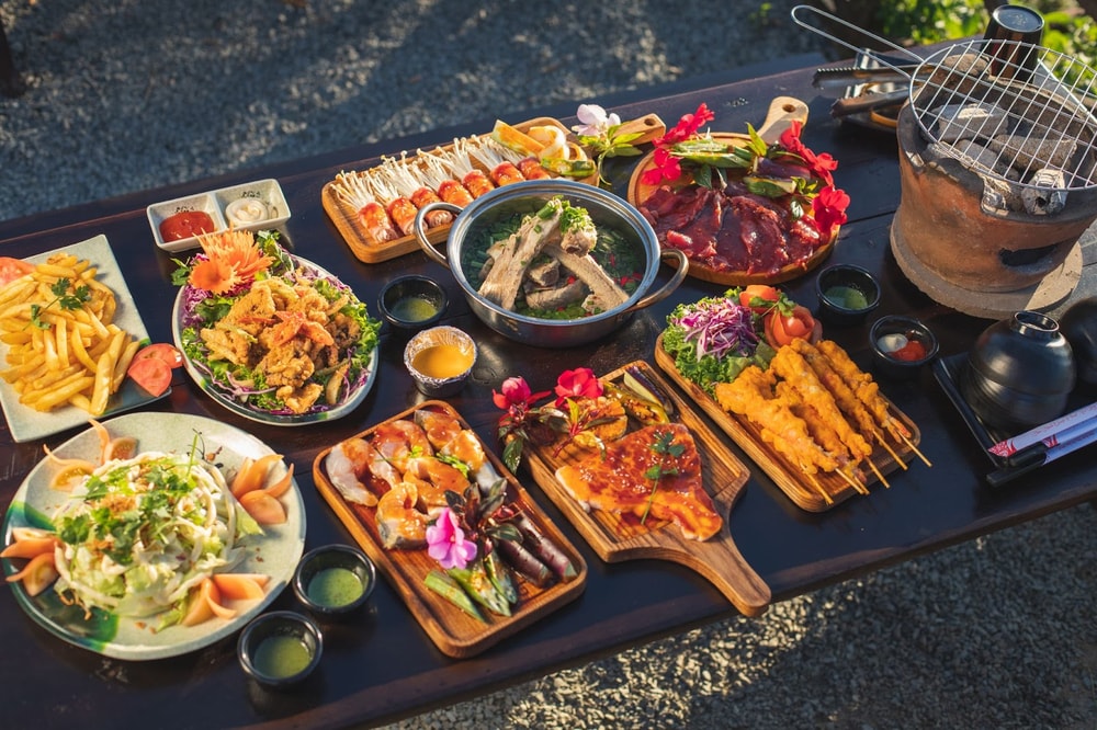 Thưởng thức đồ nướng thơm ngon tại những quán nhỏ ven đường ở xóm Lèo 